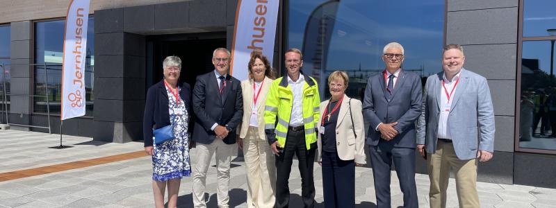 Helene Andersson, ordförande tillväxtutskottet, region Halland, Roberto Maiorana, gd Trafikverket, Biljana Perhsson, vd Jernhusen, Anderas Carlson, infrastruktur- och bostadsminister, Ann-Charlotte Stenkil, Kommunstyrelsens ordförande Varberg, Anders Thornberg Landshövding Halland, Per Ankersjö, moderator. Fotograf: Jernhusen