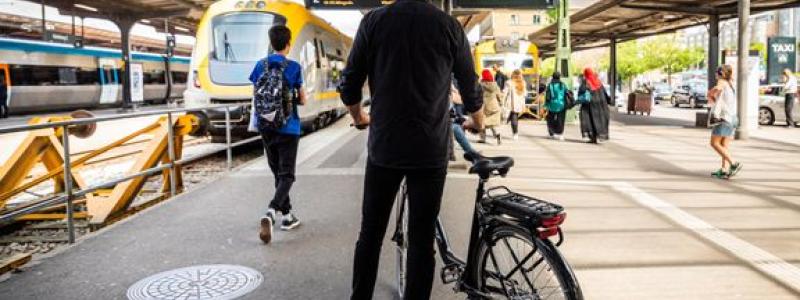 För att göra det enklare att kombinera cykel med kollektivtrafik ska Västtrafik i höst testa en ny lösning ombord på fyra Västtåg. Fotograf: Eddie Löthman