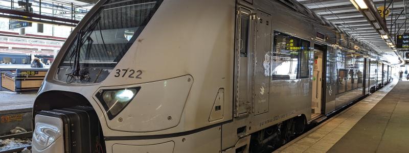 SJ X40 mot Göteborg på Stockholms central. Foto: AleWi/Wikimediacommons/https://commons.wikimedia.org/wiki/File:SJ_X40,_Stockholm_C,_20230312.jpg