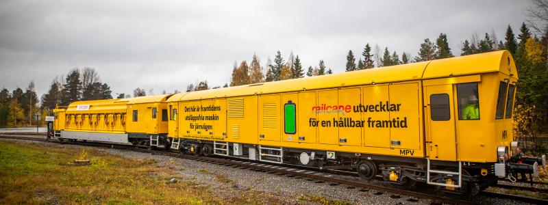 Underhållsmaskinen MPV kan nu avropas av Trafikverket. Foto: Railcare