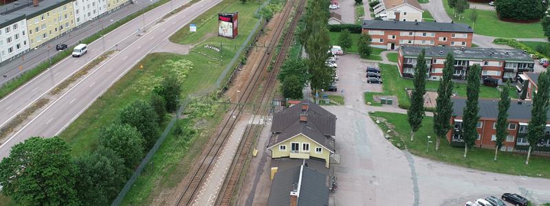 Trafikverket anlägger en ny och bättre perrong vid stationshuset i Säter. Foto: Trafikverket
