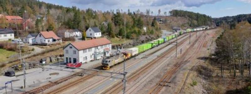 Infranord ska bygga  en helt ny 15 mil lång kontaktledning med AT-transformationssystem på Sörlandsbanan. Foto: Bane NOR