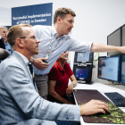 Infrastruktur- och bostadsminister Andreas Carlson medverkade när Alstom invigde sitt nya kontor i Liljeholmen. Foto: Alstom