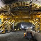 I tunneln sker gjutningen i etapper om tolv meter, med en ny sektion varannan dag.  Foto: BaneNor