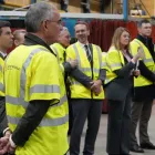 Den ukrainska delegationen tillsammans med bland andra infrastrukturminister Andreas Carlson och Trafikverkets generaldirektör Roberto Maiorana. Foto: Trafikverket