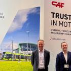 CAF:s områdeschef för Norden, Iker Etxetxikia (till vänster), och Antonio Daban, kommersiell direktör på Euromaint, medverkade på järnvägsmässan Train & Rail. Foto: Annika Järnståhl