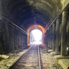 En viktig anledning till att tunneln behöver byggas om är att den inte längre uppfyller moderna krav på fri höjd och bredd. Foto: Trafikledsverket (Väylävirasto).