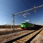 Green Cargos Re lok 1428 med svenskt industrigods i vagnarna. Green Cargo AB