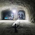 Sprängningsarbetet är färdigt och spåren på Gröna linjen mot Hässelby kan nu läggas tillbaka i den högra tunneln. I framtiden kommer tågen mot Arenastaden att ta av åt vänster på denna plats. Station Odenplan ligger strax bakom fotografen. Foto.: Region Stockholm