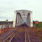 Fyra räler med normal- och bredspår (1 435 / 1 524 millimeter) på järnvägsbron över Torne älv mellan Haparanda och Torneå. Foto:  Wikipedia Common Lic. Kredit: Methem