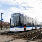 Staden Jena i Tyskland tar just nu emot totalt 33 Tramlink-vagnar – här ses den sjudelade versionen under sin premiärtur i december 2023. Foto: Jenaer Nahverkehr