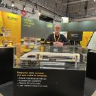 Björn Johansson, säljingenjör på Klüber, presenterade växellådsoljor och hjullagerfett på järnvägsmässan Train & Rail.