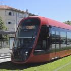 Spårvagn i Luxemburg där markbaserad laddning används i stället för luftledningar. Foto: Mersen