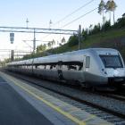 Bilden visar dagens X55-tåg som ska ersättas av nya tåg till 2030. Bild: X55-tåg i Örnsköldsvik. Foto: Petey21/Wikimedia Commons/https://commons.wikimedia.org/wiki/File:Regina_X55_in_%C3%96rnsk%C3%B6ldsvik.jpg