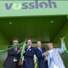 Vosslohs nya växelfabrik på Sannahed invigdes Roberto Maiorana, generaldirektör Trafikverket, Andreas Carlson, infrastruktur- och bostadsminister, Oliver Schuster, vd Vossloh och Camilla Helgesson, Sverigechef Vossloh. FOTO: Vossloh/Kasper Dudzik