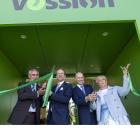 Vosslohs nya växelfabrik på Sannahed invigdes Roberto Maiorana, generaldirektör Trafikverket, Andreas Carlson, infrastruktur- och bostadsminister, Oliver Schuster, vd Vossloh och Camilla Helgesson, Sverigechef Vossloh. FOTO: Vossloh/Kasper Dudzik