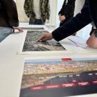 Redan vid öppningstid strömmade besökare in, nyfikna på att fördjupa sig i förslaget och få svar på sina frågor. Foto: Piteå kommun