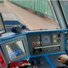 Förarhytt i godståg utrustad med digitala övervaknings- och kamerasystem, exempel på teknik som används för att minska risker och förebygga skador i järnvägstrafiken. Arkivbild: Railway Metrics and Dynamics