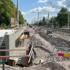 Plankorsningarna med järnvägen byggs om till planskilda korsningar där gatorna läggs i tunnel under järnvägen. Foto: Trafikverket