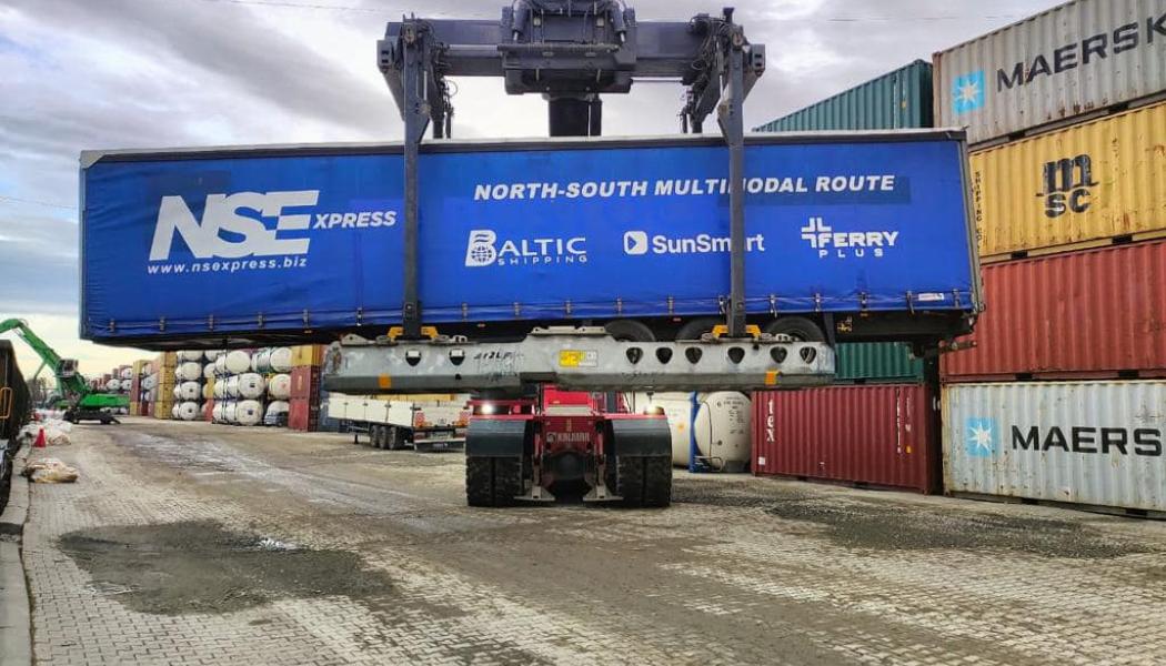 LTG Cargo och järnvägsoperatören Ukrzaliznytsia (UZ), i samarbete med NSExpress, testade en ny lasttransportväg Kaunas - Kiev. Ospecificerat antal påhängsvagnar fördes till Kaunas intermodala terminal från hamnen i Klaipėda. Foto: LTG Cargo