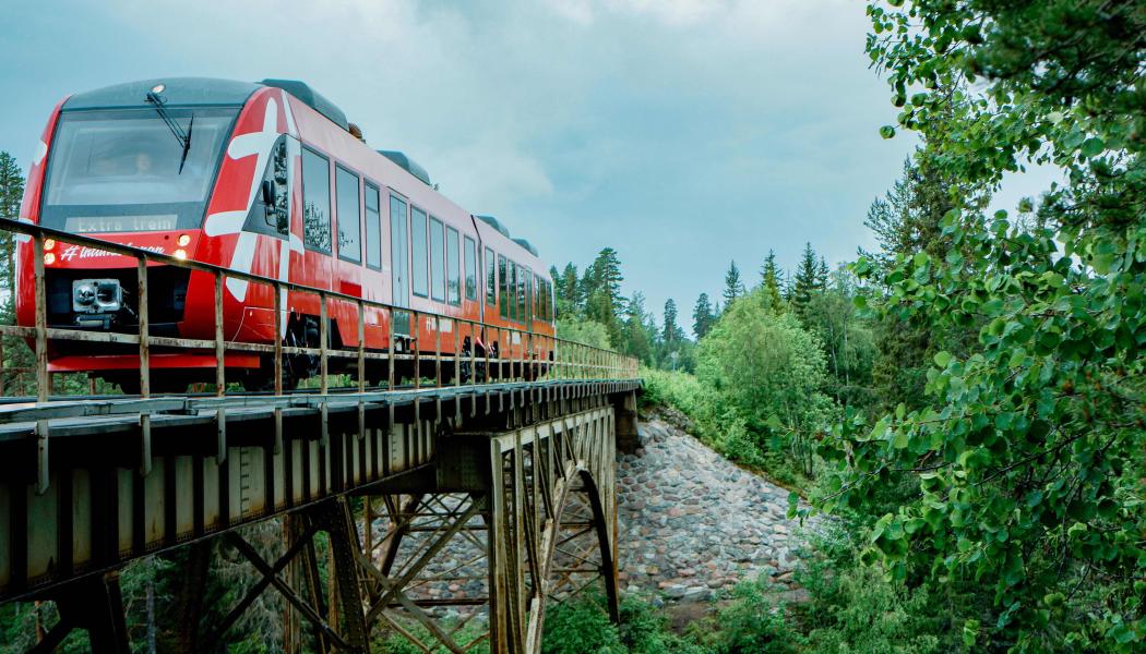 Den oelektrifierade Inlandsbanan är 105 mil lång och går till stora delar genom en befolkningsgles del av landet.
FOTO: Inlandsbanan
