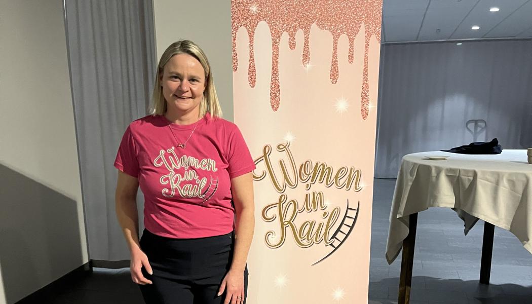 Ewa Forslund är grundare av Women in Rail. Hon berättade om varför nätverket grundats och vilka dess mål är på Järnvägsdagen.
FOTO: Anders Carlsson
