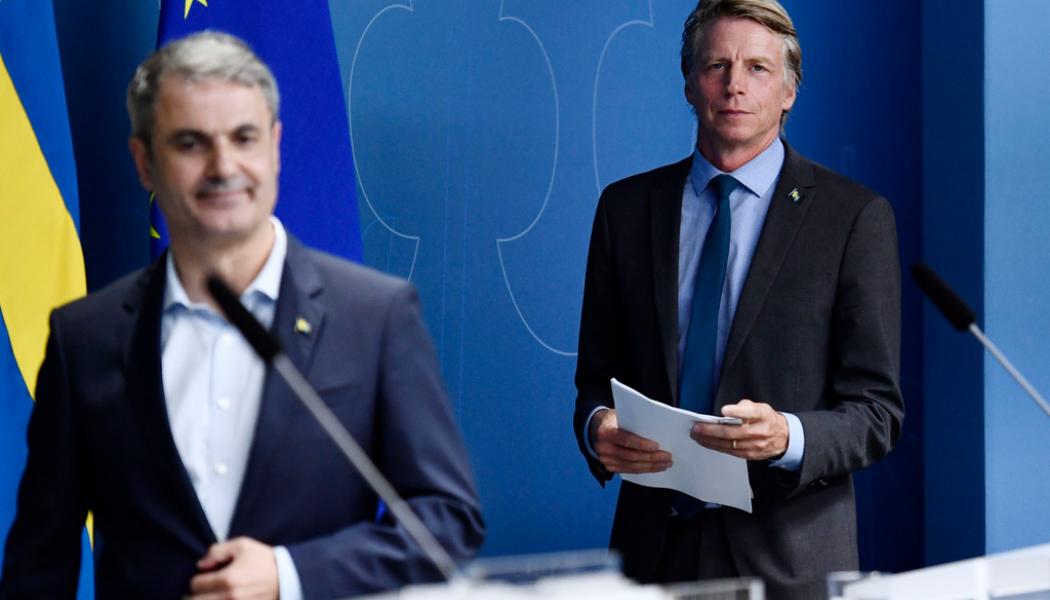 Erik Simander/TT: Näringsminister Ibrahim Baylan (t.v.) och miljö- och klimatminister Per Bolund (MP). Arkivbild.