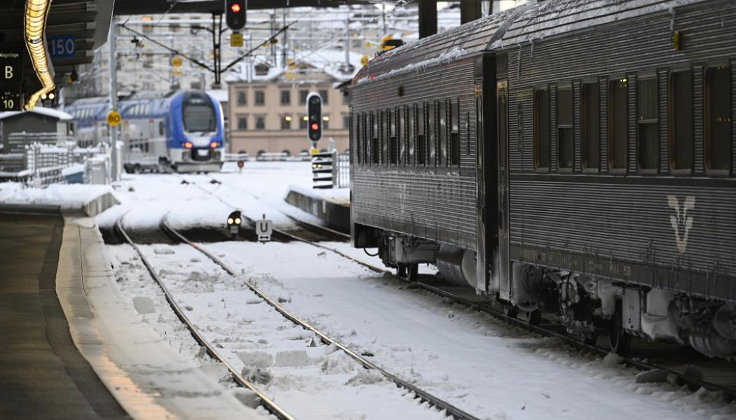 Jessica Gow/TT: Historiskt sett är februari en tuff månad för tågen, då vädret sliter på tågen. Arkiv.