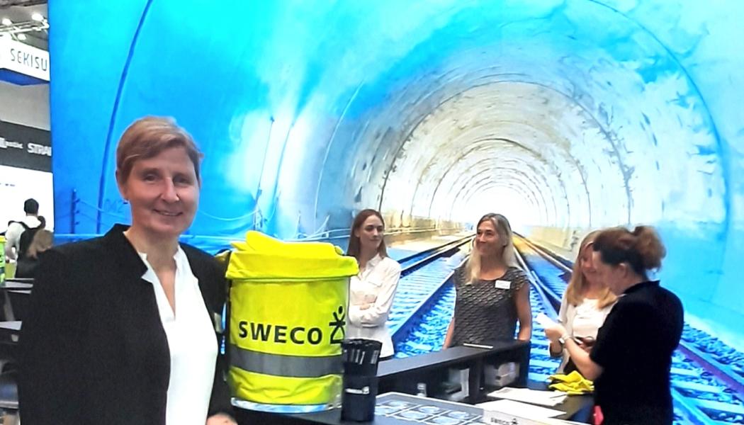 Kathrin Glab från tyska Sweco, berättar på Innotrans-mässan om koncernens många tunnelprojekt bland annat i Sverige. Foto: Markku Björkman
