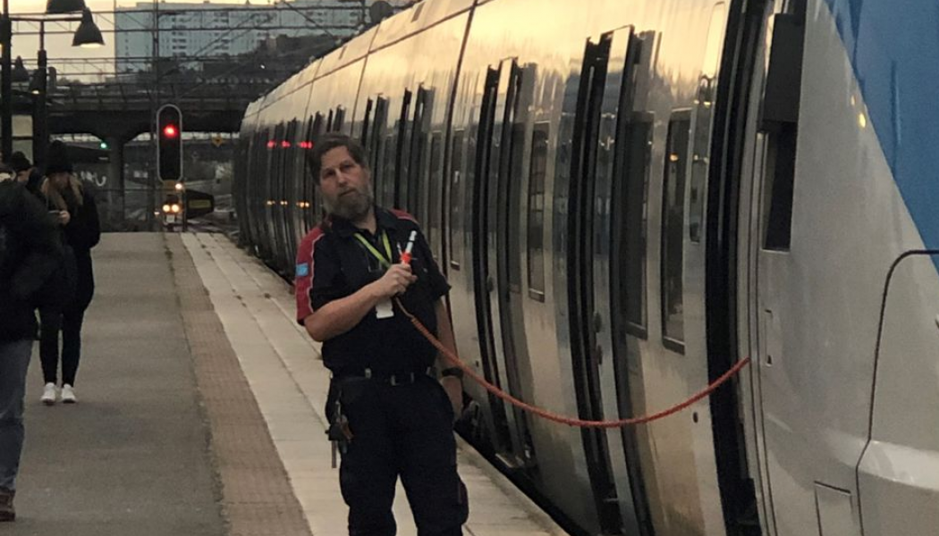 Regeringsbeslut förbjuder MTR att framföra pendeltågen om de inte är bemannade utöver lokföraren. Foto: ST
