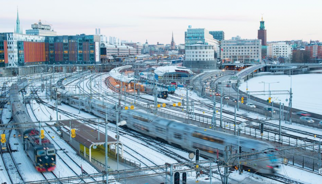 Sjukdomsbortfallet på trafikledningen stoppar omkring hälften av all tågtrafik. Foto: Trafikverket 