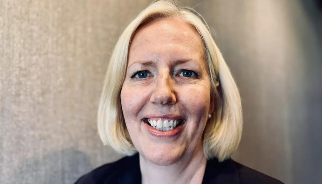 Agnete Johnsgaard-Lewis säger :
– Människor behöver ha förtroende för att om de väljer järnvägen så kommer de dit de behöver på ett bra och säkert sätt. Att resa med tåg är hållbart och jag ser fram emot att bidra till att fortsätta bygga förtroende för järnvägen, så att fler väljer tåget. Foto: Stine Strachan, Bane NOR

