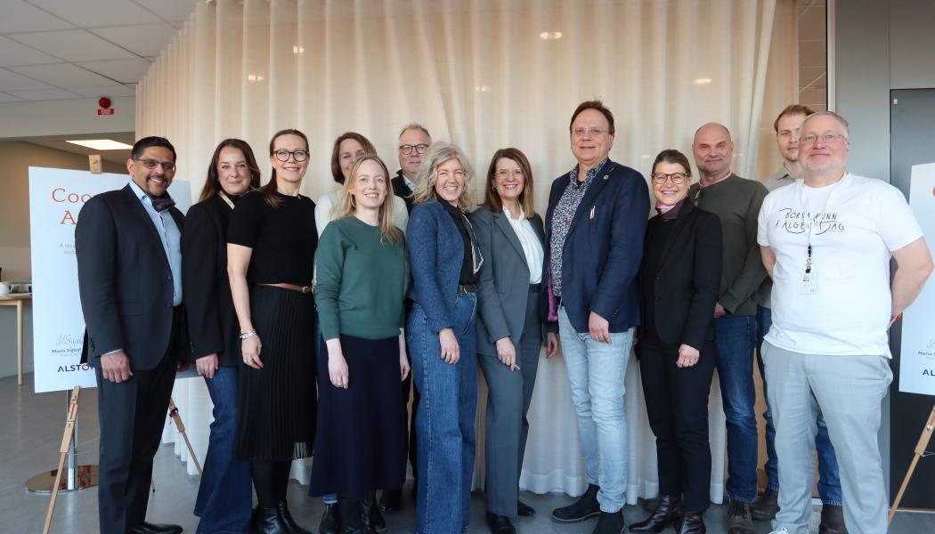 Från vänster: Ganesh Chandramouli, Alstom, Sara Olofsson, MDU, Anja Ankelius, MDU, Jessica Bruch, MDU, Johanna Svedin, Alstom, Fredric Bonnevier, Alstom, Helena Jerregård, MDU, Maria Signa. Foto: Alstom