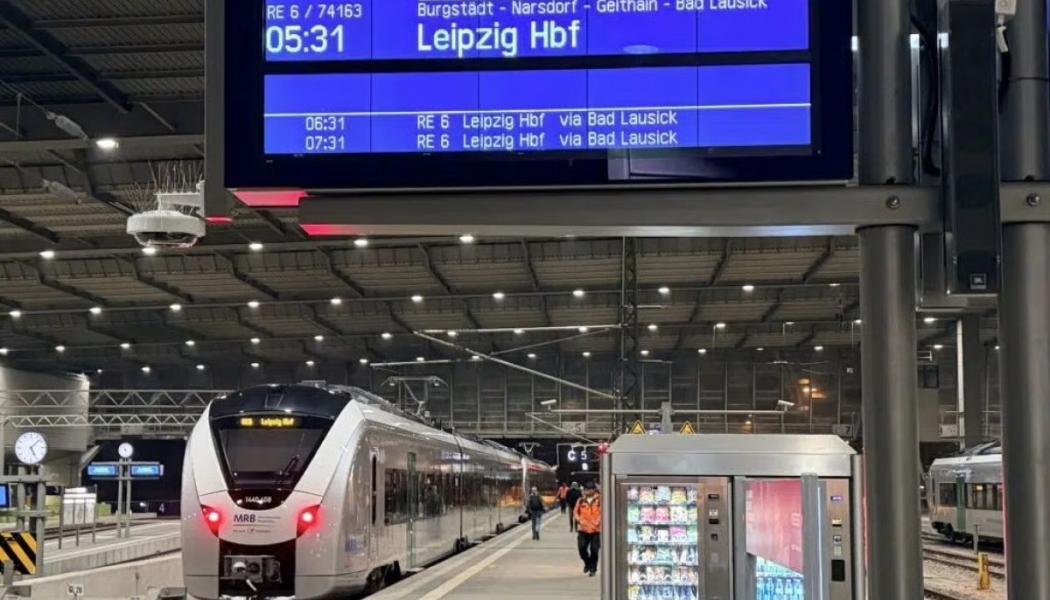 Alstoms Coradia Continental-batterietåg på stationen Leipzig. Foto: Ester / VMS.