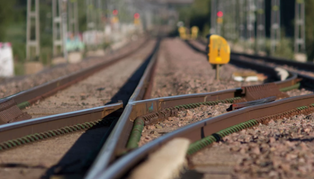 Rapporten som redovisar regeringsuppdraget inkluderar en översikt av nuvarande situation, mål och fortsatt arbete. Foto: Trafikverket