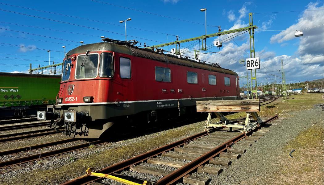 Det 120 ton tunga Re 620-loket utvecklades för tunga draguppgifter på Schweiz järnvägar där utmanande stigningar är vanligt förekommande.
FOTO: Mikael Zagerholm