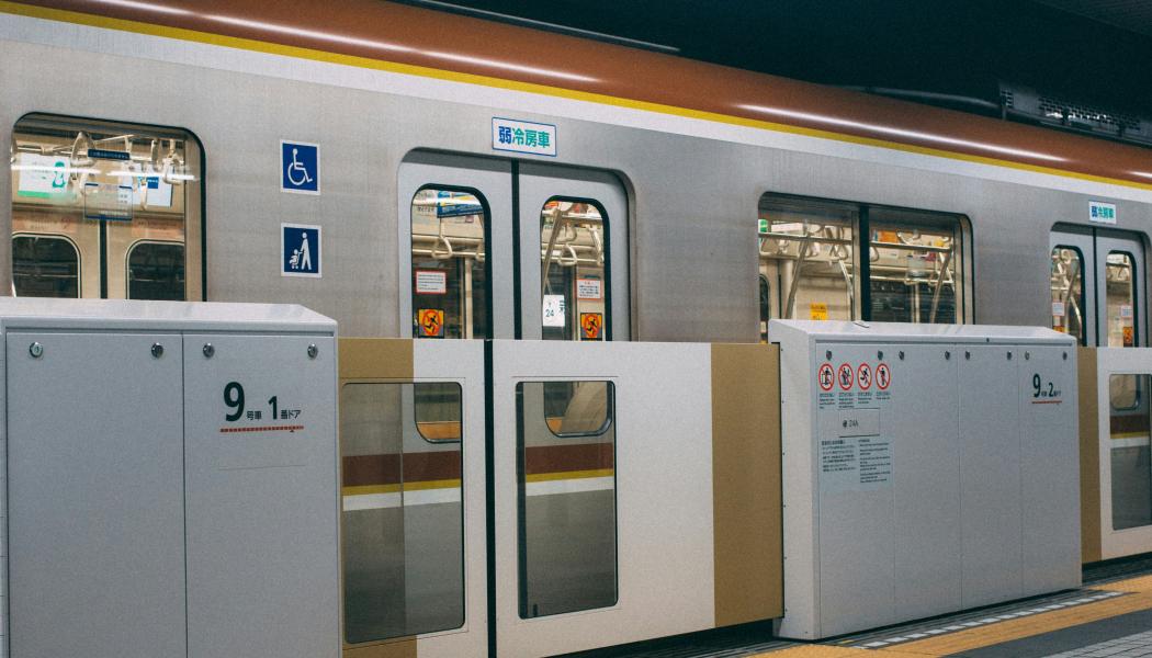 Innovativa ljuddämpande buffertar vid tunnelmynningarna har minskat chockvågorna med upp till 96 procent. Foto: charlesdeluvio, Unsplash