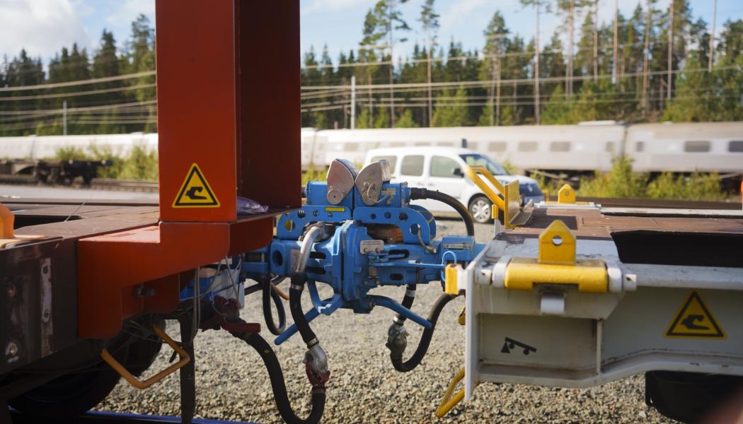 Utvecklingen av det digitala automatkopplet (DAC) sker inom samarbetet Europe’s Rail och projektet TRANS4M-R. Målet är att öka järnvägens kapacitet, kvalitet och produktivitet genom automatiserade och digitaliserade arbetsprocesser som ska förbättra effektivitet och säkerhet. Foto: Lindholmen Science Park