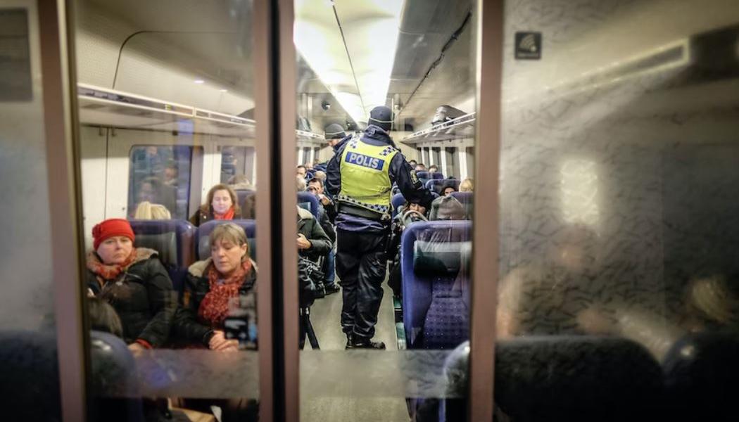 Gränskontroll Öresundståg. Källa: News Øresund - Johan Wessman