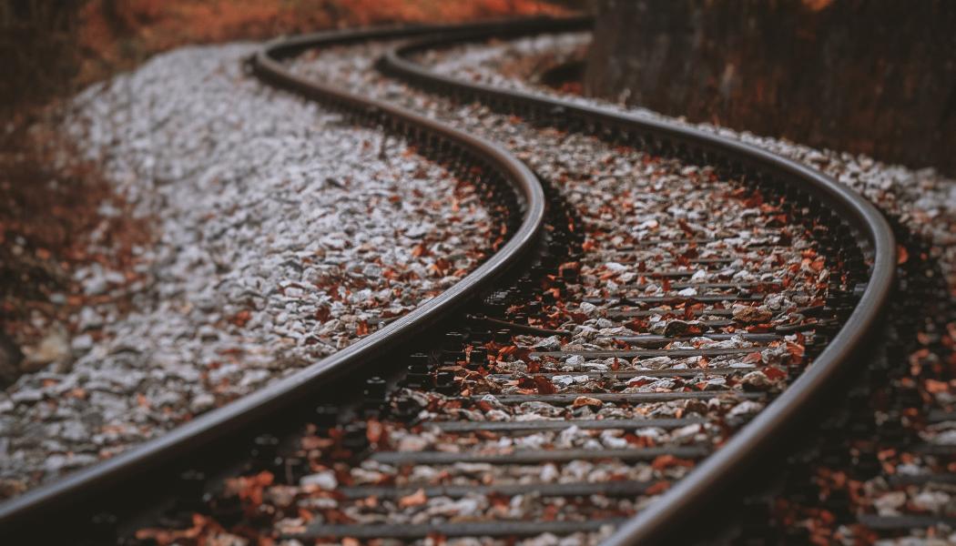 Ostlänken är en cirka 16 mil lång ny dubbelspårig järnväg mellan Järna och Linköping. Foto: eberhard grossgasteiger/unsplash