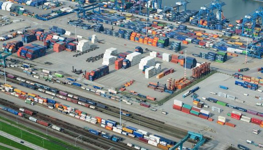 Målet är att digitalisera informationsflödet mellan olika aktörer för att minska manuella processer och öka effektiviteten.  Foto: Port of Rotterdam