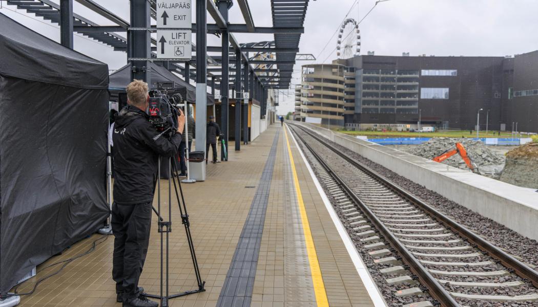 Bygget av terminalen är det största infrastrukturprojektet i sitt slag i Estland. Arbetet genomförs i etapper, och tågtrafiken kommer att pågå utan avbrott under hela byggperioden. När Rail Baltica står färdig och tas i drift år 2030, kommer det första höghastighetståget mellan Tallinn och Warszawa att avgå från Linda-terminalen. Foto: Rail Baltica Estland