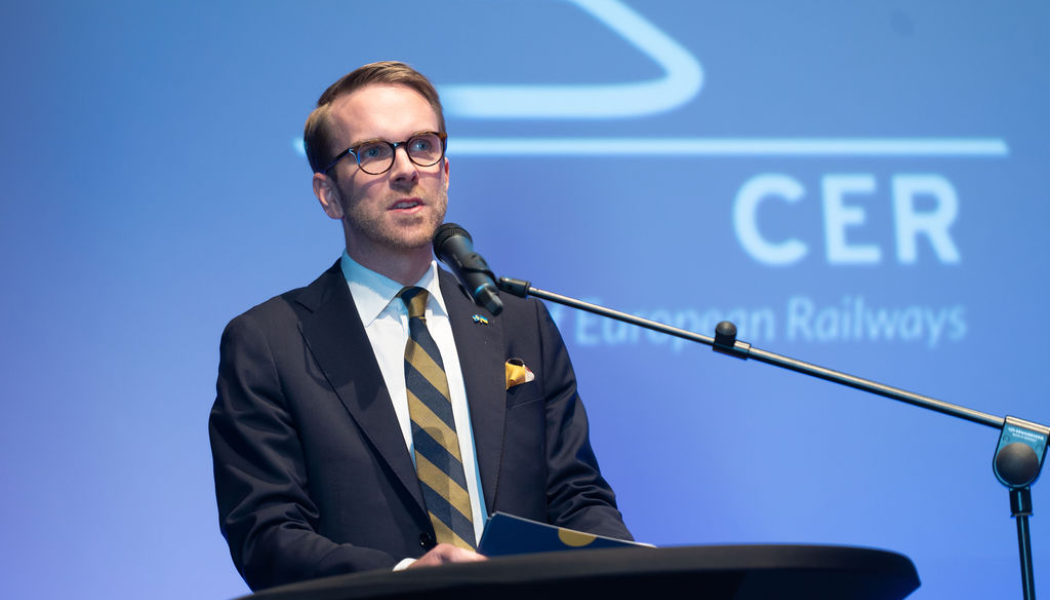 Sveriges bostads- och infrastrukturminister Andreas Carlson på European Railway Award 2023. Foto: Tågföretagen