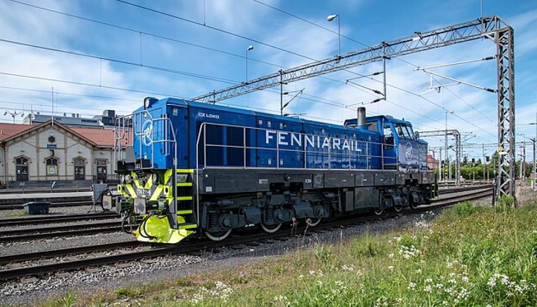 I dag finns tre privata godstågsoperatörer i Finland: Fenniarail, Nurminen Logistics och Arctic Rail. Bilden visar ett av Fenniarails lokomotiv. Foto: Wikipedia Common. Kredit: Fenniarail