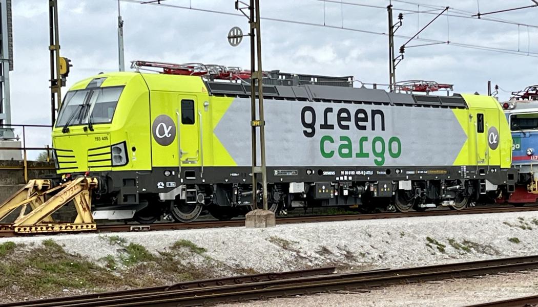 Från och med årsskiftet kommer Green Cargos internationella trafik mellan primärt Malmö och Machen att använda helt fabriksnya Siemens Vectron-lok. Foto: Green Cargo