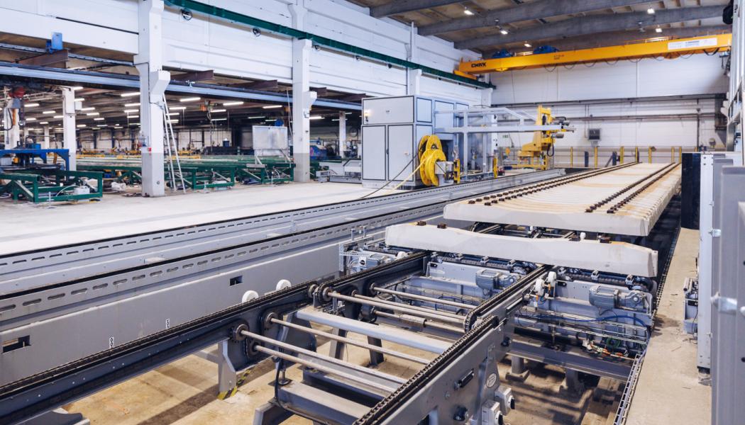 2024 gjordes en stor ombyggnad i Vislanda S-fabriken för tillverkning av huvudspårsliprar och nu gör det nya avtalet att produktionen av växelspårsliprar uppdateras och får större kapacitet. Foto: Heidelberg Materials