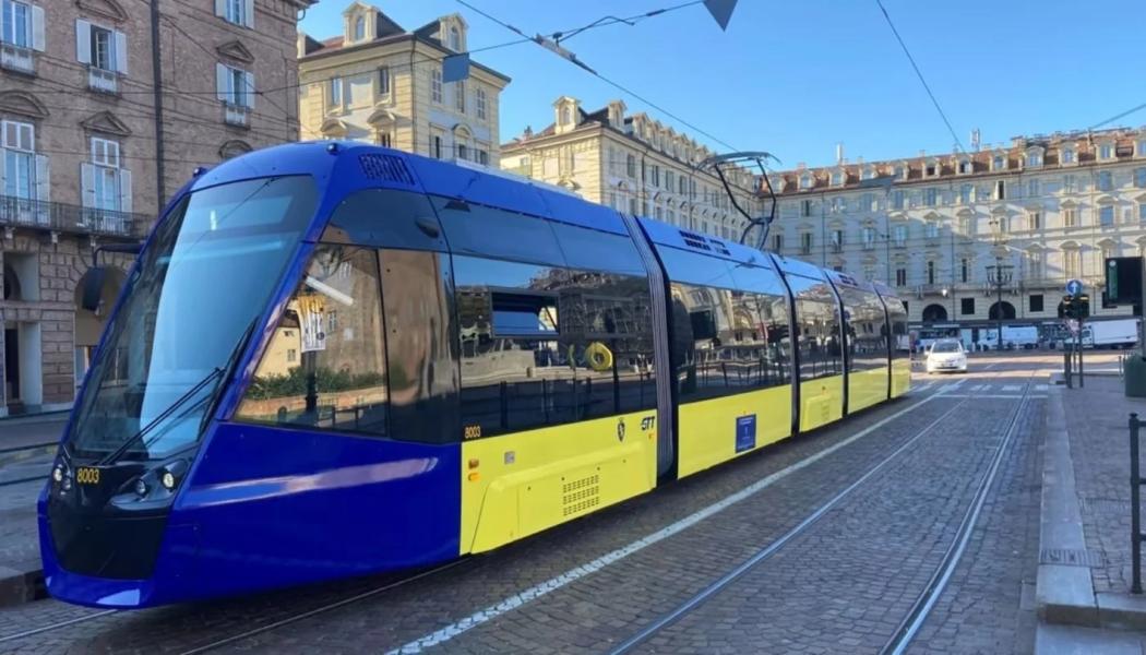I nuovi tram Hitachi iniziano a funzionare nella città italiana di Torino