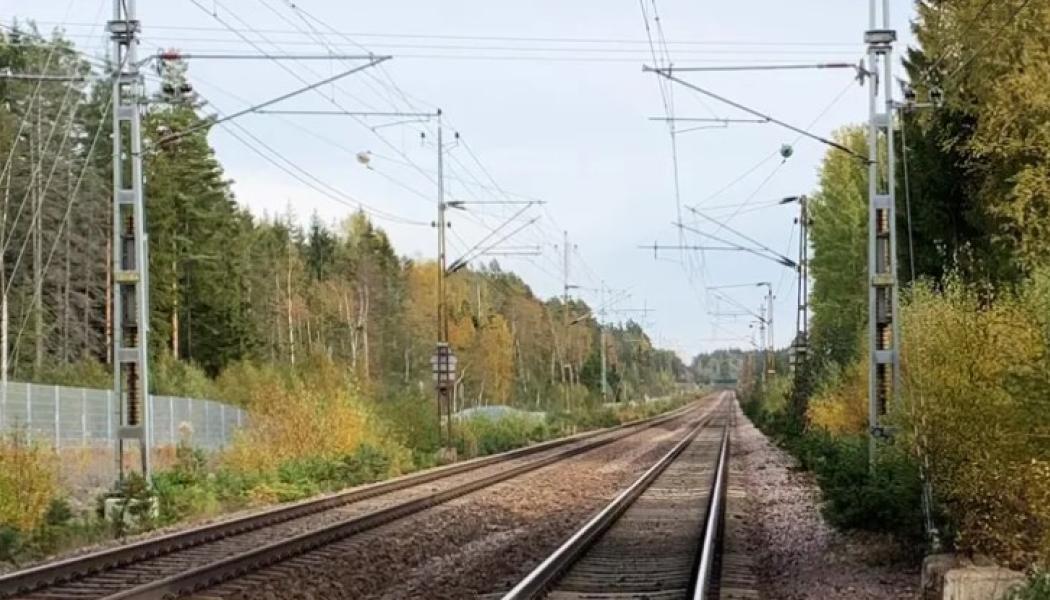 Trafikverket ska bland annat bygga två förbigångsspår vid Katrineholm. Foto: Trafikverket