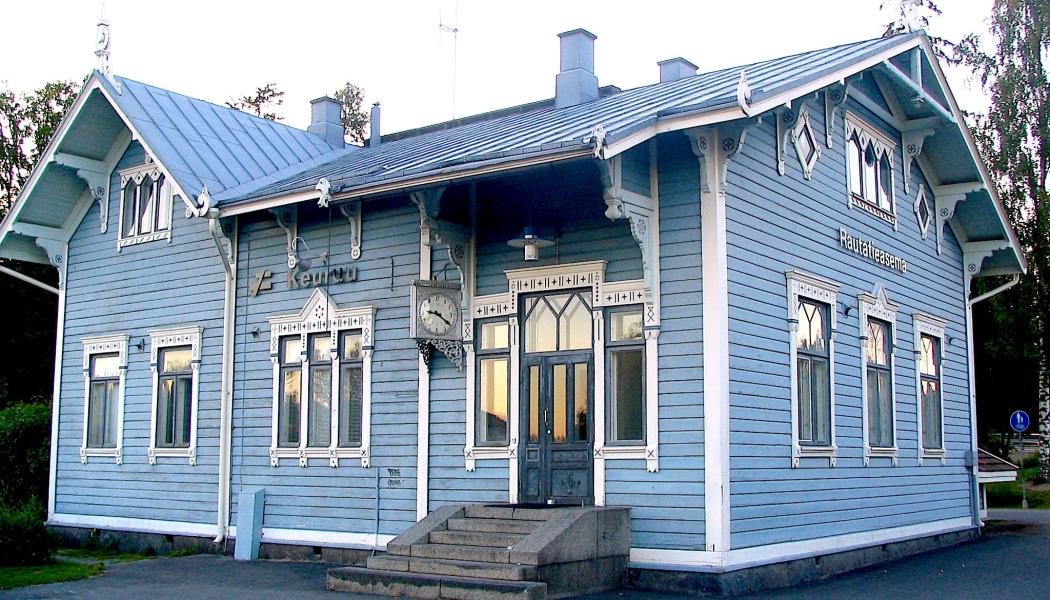 Den här byggnaden, som byggdes 1897 valdes till Finlands vackraste järnvägsstation för ett antal år sedan. Nu fungerar den som bostad för två pensionärer. Foto: Wikipedia Common Lic. Kredit: Zache