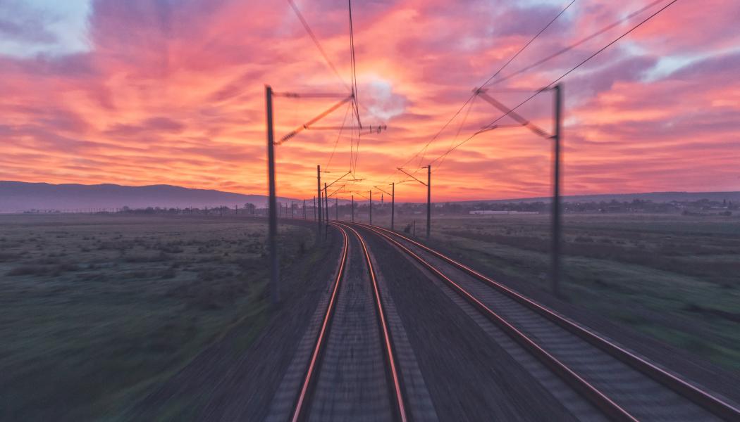 Infrastrukturen i Sverige behöver akut investeringar, och näringslivet är redo att bidra. Foto: konstantin planinski/unsplash